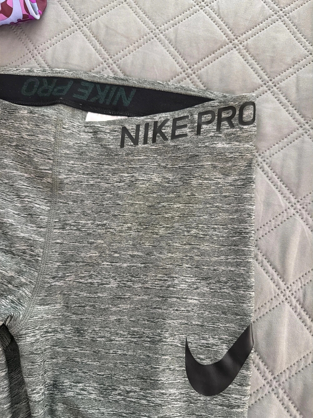 Nike Pro Dri-Fit greenish gray leggings Sz M - Picture 6 of 6